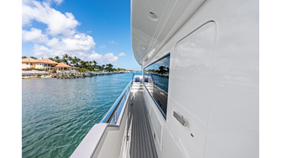 2005 JOHNSON 87' Motor Yacht - photo 34