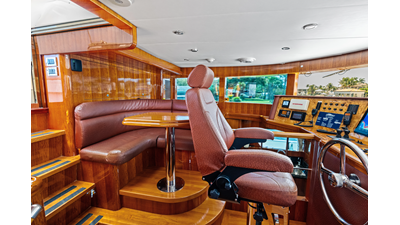 2005 JOHNSON 87' Motor Yacht - photo 46