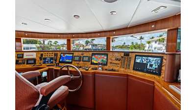 2005 JOHNSON 87' Motor Yacht - photo 47
