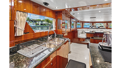 2005 JOHNSON 87' Motor Yacht - photo 50