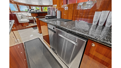 2005 JOHNSON 87' Motor Yacht - photo 51