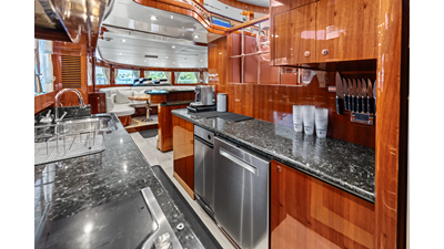 2005 JOHNSON 87' Motor Yacht - photo 52