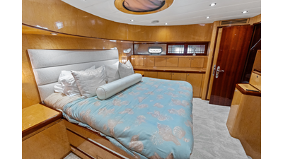 2005 JOHNSON 87' Motor Yacht - photo 62