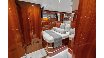 2005 JOHNSON 87' Motor Yacht - photo 70