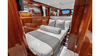 2005 JOHNSON 87' Motor Yacht - photo 71