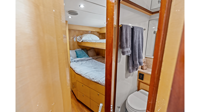 2005 JOHNSON 87' Motor Yacht - photo 72
