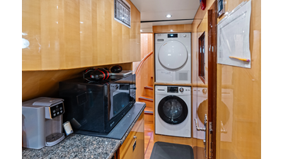 2005 JOHNSON 87' Motor Yacht - photo 76