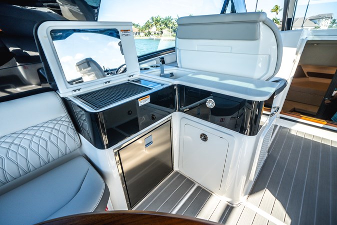 Photo of SEA RAY Tire King 39' 9