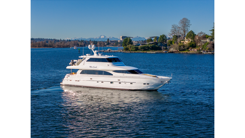 2005 HORIZON YACHTS 82 SkyLounge