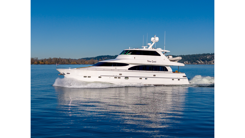2005 HORIZON YACHTS 82 SkyLounge