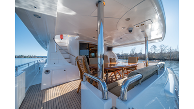2005 HORIZON YACHTS 82 SkyLounge - photo 9