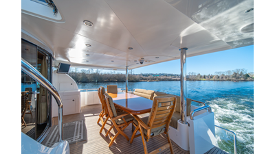 2005 HORIZON YACHTS 82 SkyLounge - photo 11
