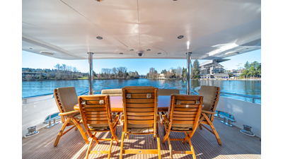 2005 HORIZON YACHTS 82 SkyLounge - photo 12