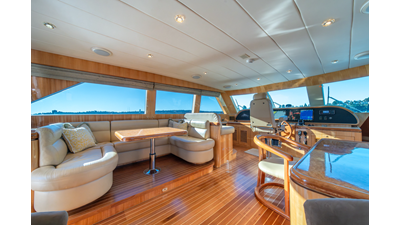 2005 HORIZON YACHTS 82 SkyLounge - photo 16