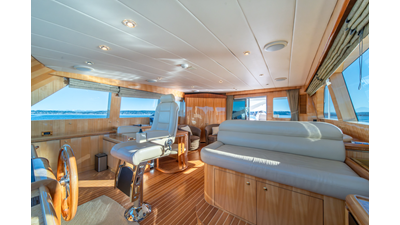 2005 HORIZON YACHTS 82 SkyLounge - photo 17