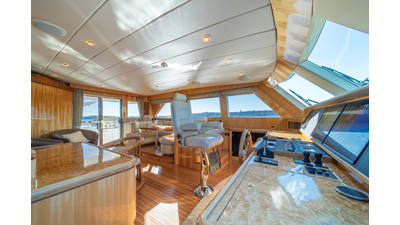 2005 HORIZON YACHTS 82 SkyLounge - photo 18