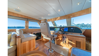 2005 HORIZON YACHTS 82 SkyLounge - photo 19