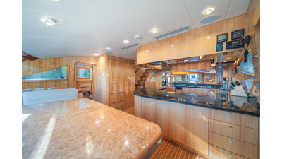 2005 HORIZON YACHTS 82 SkyLounge - photo 30
