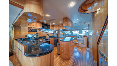 2005 HORIZON YACHTS 82 SkyLounge - photo 31