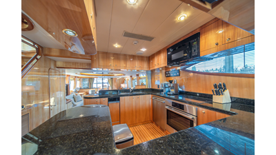 2005 HORIZON YACHTS 82 SkyLounge - photo 33