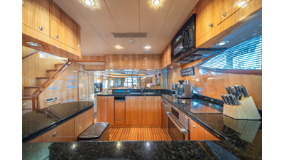 2005 HORIZON YACHTS 82 SkyLounge - photo 34