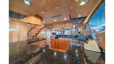 2005 HORIZON YACHTS 82 SkyLounge - photo 35
