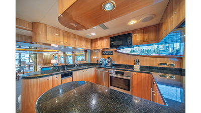 2005 HORIZON YACHTS 82 SkyLounge - photo 36