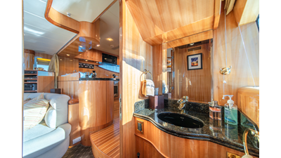 2005 HORIZON YACHTS 82 SkyLounge - photo 39