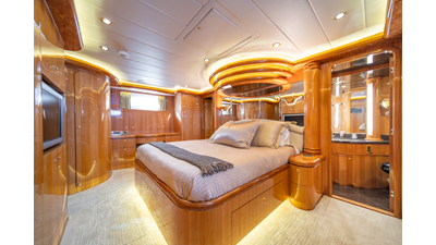 2005 HORIZON YACHTS 82 SkyLounge - photo 41