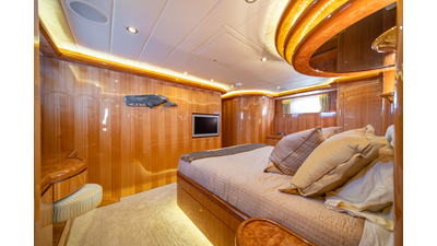 2005 HORIZON YACHTS 82 SkyLounge - photo 43