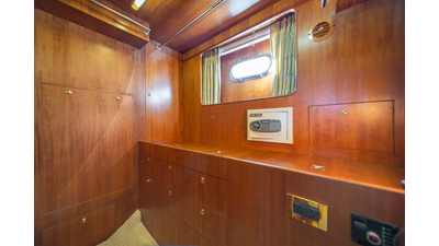 2005 HORIZON YACHTS 82 SkyLounge - photo 44