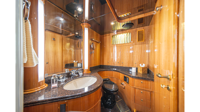 2005 HORIZON YACHTS 82 SkyLounge - photo 45