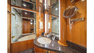 2005 HORIZON YACHTS 82 SkyLounge - photo 46