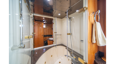 2005 HORIZON YACHTS 82 SkyLounge - photo 48