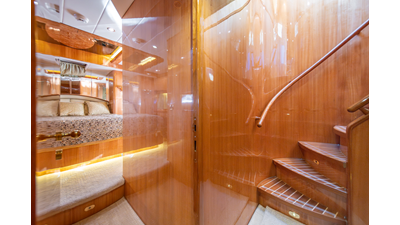 2005 HORIZON YACHTS 82 SkyLounge - photo 49