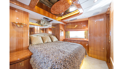 2005 HORIZON YACHTS 82 SkyLounge - photo 51