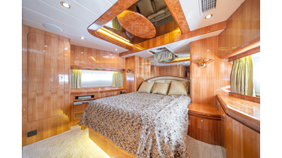 2005 HORIZON YACHTS 82 SkyLounge - photo 52