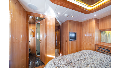2005 HORIZON YACHTS 82 SkyLounge - photo 53