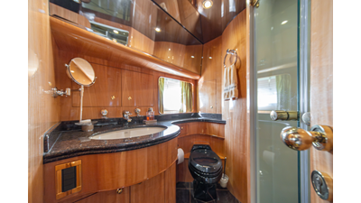 2005 HORIZON YACHTS 82 SkyLounge - photo 55