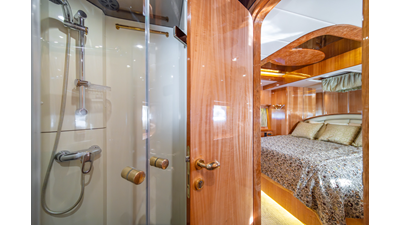 2005 HORIZON YACHTS 82 SkyLounge - photo 56