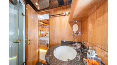 2005 HORIZON YACHTS 82 SkyLounge - photo 57