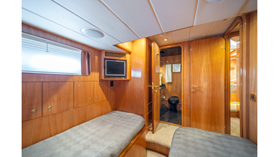 2005 HORIZON YACHTS 82 SkyLounge - photo 60