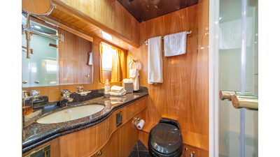 2005 HORIZON YACHTS 82 SkyLounge - photo 61