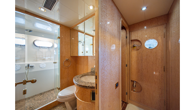 2005 HORIZON YACHTS 82 SkyLounge - photo 62