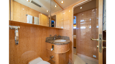 2005 HORIZON YACHTS 82 SkyLounge - photo 63