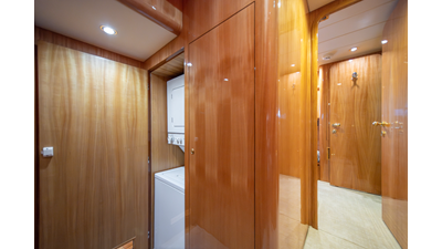 2005 HORIZON YACHTS 82 SkyLounge - photo 65