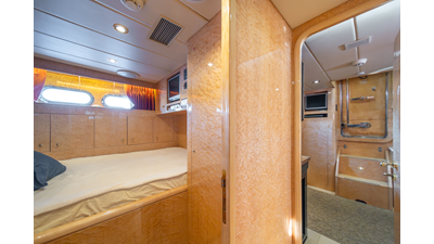 2005 HORIZON YACHTS 82 SkyLounge - photo 66