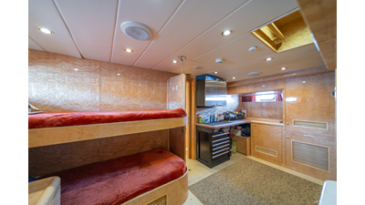 2005 HORIZON YACHTS 82 SkyLounge - photo 68