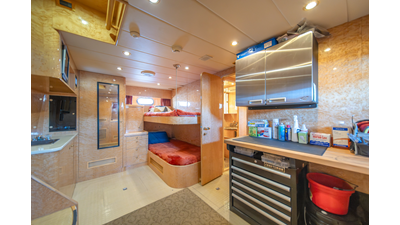 2005 HORIZON YACHTS 82 SkyLounge - photo 69