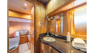 2005 HORIZON YACHTS 82 SkyLounge - photo 74